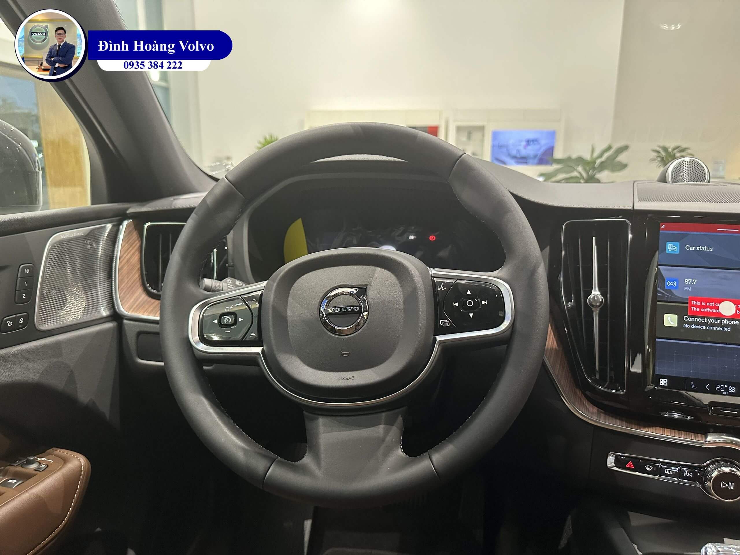 Hình ảnh thực tế chi tiết Volvo XC60 Ultimate 2023 Màu Đen Onyx Black nội thất Nâu Maroon - Đình Hoàng Volvo Hình ảnh thực tế chi tiết Volvo XC60 Ultimate 2023 Màu Đen Onyx Black nội thất Nâu Maroon - Đình Hoàng Volvo
