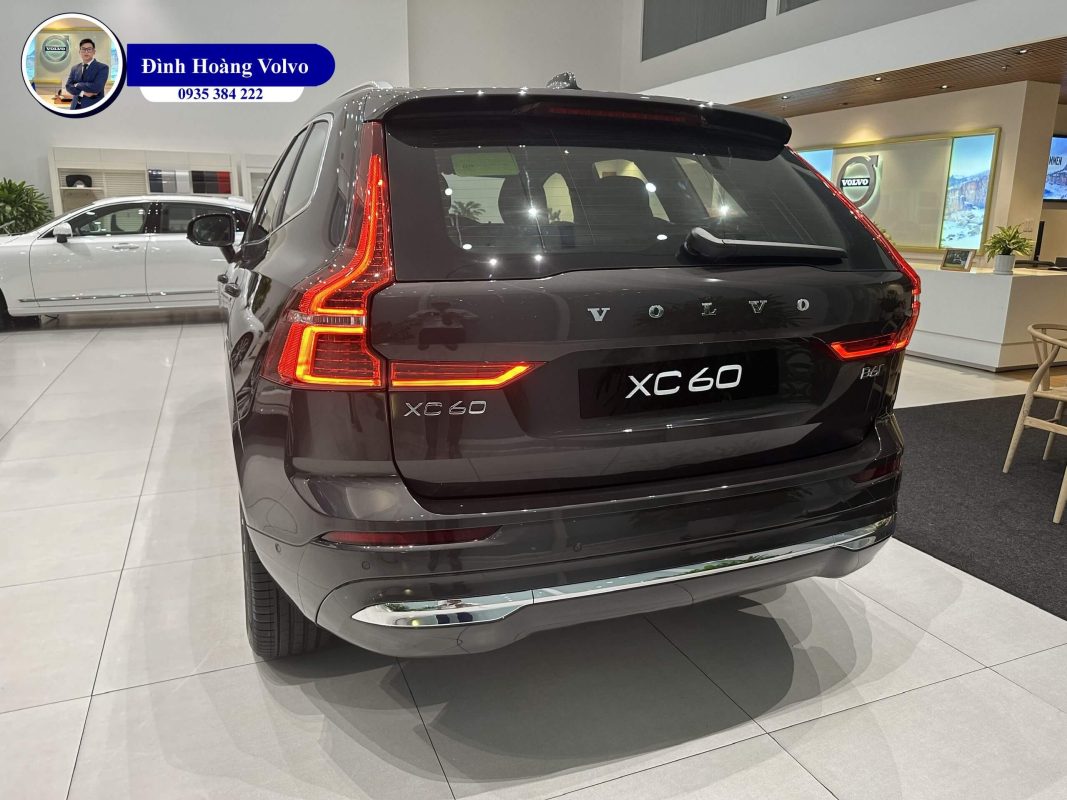 Hình ảnh thực tế chi tiết Volvo XC60 Ultimate 2023 Màu Xám Platinium Grey nội thất Nâu Maroon và Vàng Amber tại Đà Nẵng - Đình Hoàng Volvo 