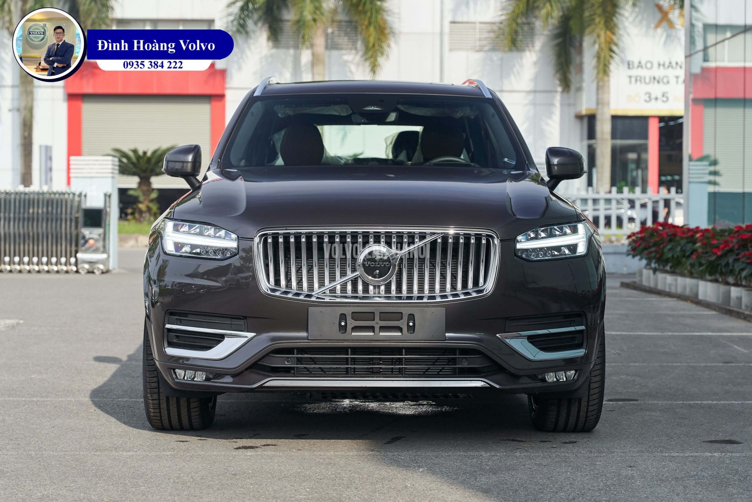 Hình ảnh thực tế chi tiết XC90 B6 Ultimate Màu Xám Nâu Platinum Grey nội thất Nâu Maroon và Vàng Amber - Đình Hoàng Volvo