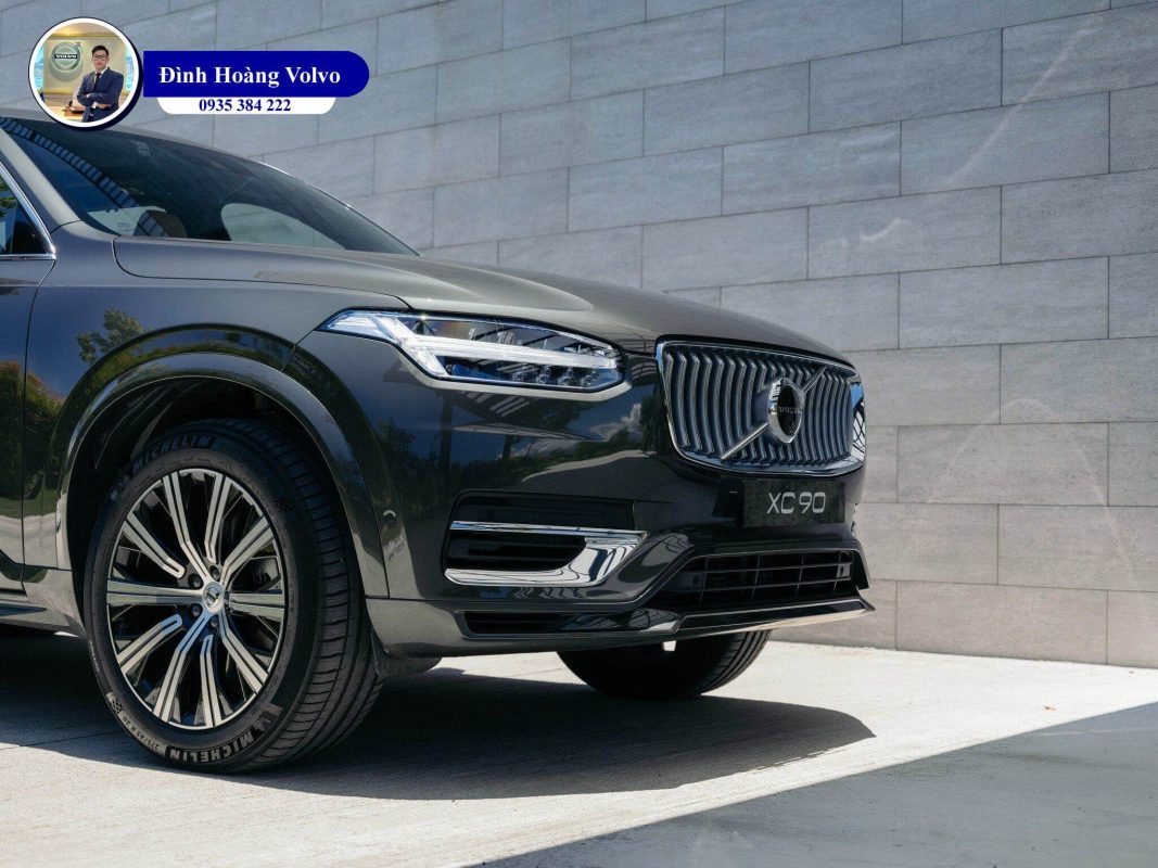 Hình ảnh thực tế chi tiết XC90 B6 Ultimate Màu Xám Nâu Platinum Grey nội thất Nâu Maroon và Vàng Amber - Đình Hoàng Volvo (2)