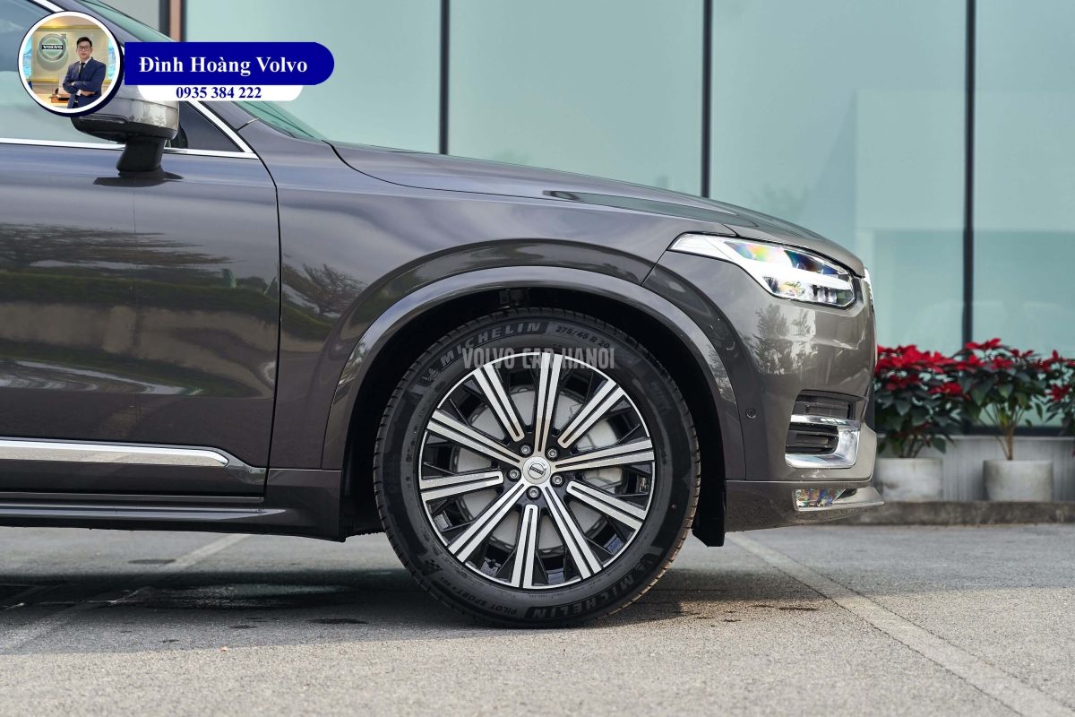 Hình ảnh thực tế chi tiết XC90 B6 Ultimate Màu Xám Nâu Platinum Grey nội thất Nâu Maroon và Vàng Amber - Đình Hoàng Volvo 