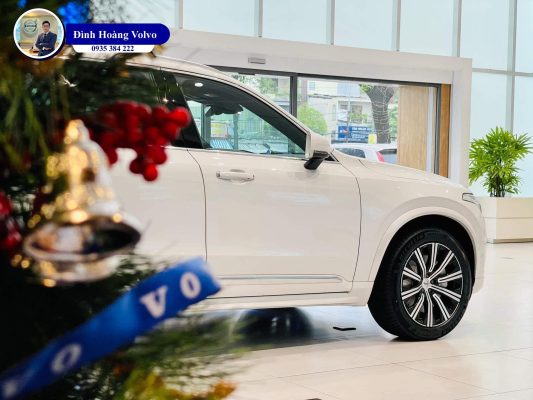 Hình ảnh thực tế chi tiết XC90 B6 Ultimate Trắng Crystal White nội thất Nâu Maroon và Vàng Amber - Đình Hoàng Volvo