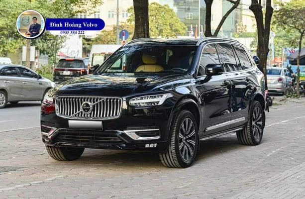 Hình ảnh thực tế chi tiết XC90 B6 Ultimate màu Màu Đen Onyx Black nội thất Nâu Maroon và Vàng Amber - Đình Hoàng Volvo