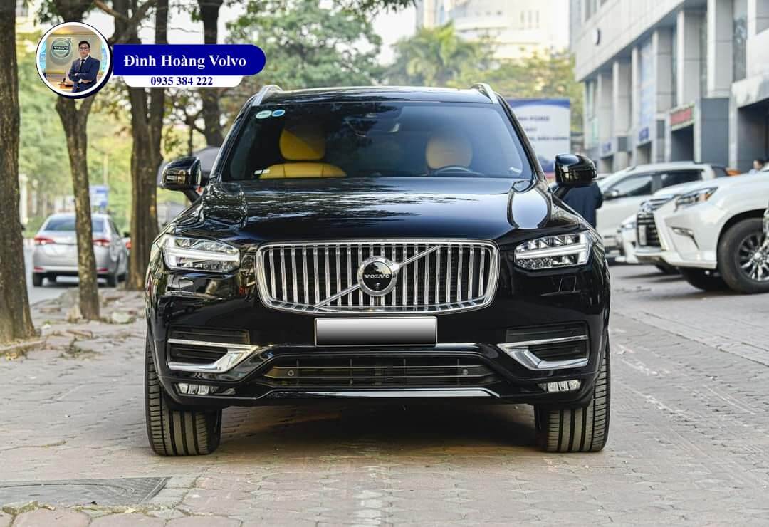 Hình ảnh thực tế chi tiết XC90 B6 Ultimate màu Màu Đen Onyx Black nội thất Nâu Maroon và Vàng Amber - Đình Hoàng Volvo