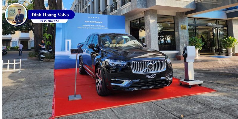 Hình ảnh thực tế chi tiết XC90 T8 Recharge Ultimate 2023 Màu Đen Onyx Black nội thất Nâu Maroon và Vàng Amber - Đình Hoàng Volvo