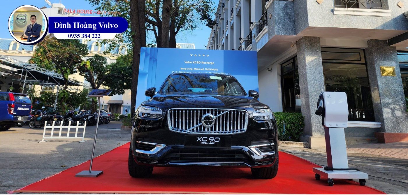 Hình ảnh thực tế chi tiết XC90 T8 Plug-in Hybrid Ultra 2023 Màu Đen Onyx Black nội thất Nâu Maroon và Vàng Amber - Đình Hoàng Volvo