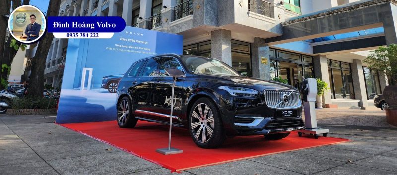 Hình ảnh thực tế chi tiết XC90 T8 Recharge Ultimate 2023 Màu Đen Onyx Black nội thất Nâu Maroon và Vàng Amber - Đình Hoàng Volvo