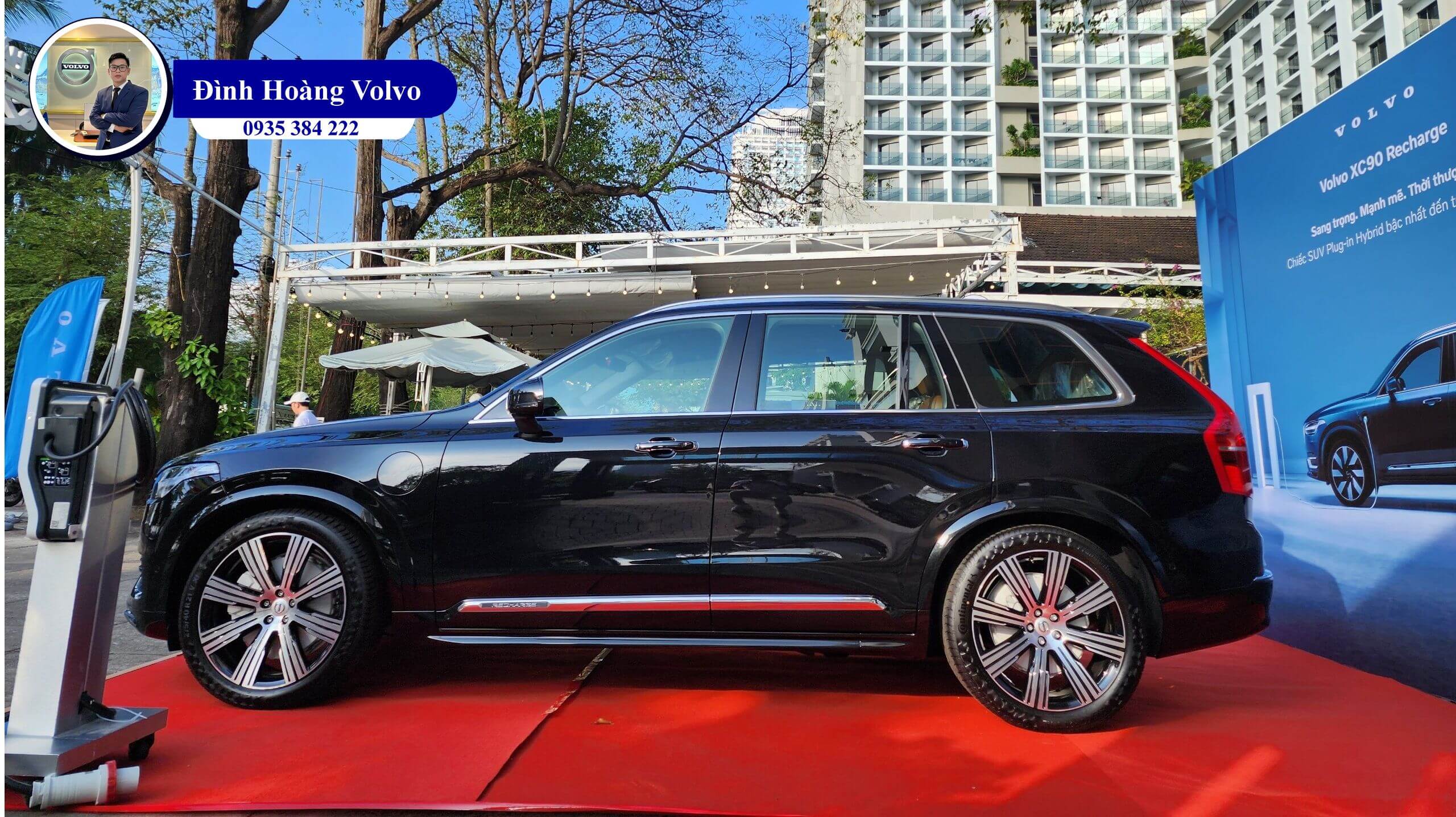 Hình ảnh thực tế chi tiết XC90 T8 Recharge Ultimate 2023 Màu Đen Onyx Black nội thất Nâu Maroon và Vàng Amber - Đình Hoàng Volvo