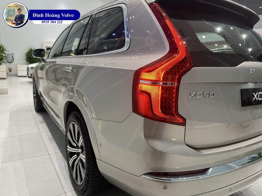Hình ảnh thực tế chi tiết XC90 B6 Ultimate màu Vàng Đồng Bright Dusk Nội thất Nâu tại Đà Nẵng - Đình Hoàng Volvo