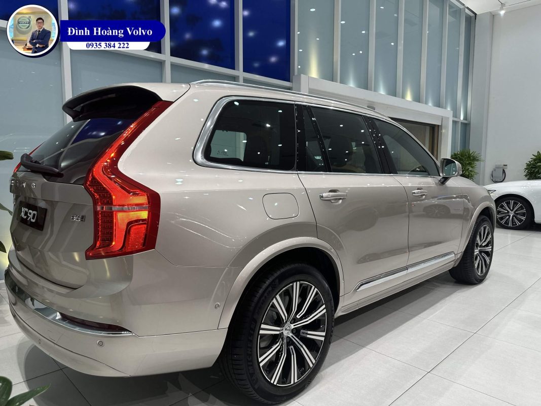 Hình ảnh thực tế chi tiết XC90 B6 Ultimate màu Vàng Đồng Bright Dusk Nội thất Nâu tại Đà Nẵng - Đình Hoàng Volvo