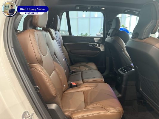 Hình ảnh thực tế chi tiết nội thất Volvo XC90 B6 và T8 Plug-in Hybrid Ultra 2025 Màu Nâu Maroon - Đình Hoàng Volvo