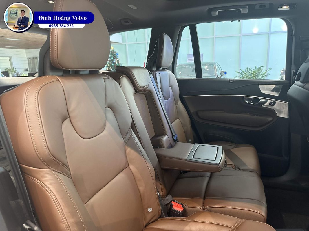 Hình ảnh thực tế chi tiết nội thất Volvo XC90 B6 và T8 Recharge Ultimate 2023 Màu nâu cà phê Maroon - Đình Hoàng Volvo