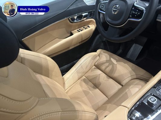 Hình ảnh thực tế chi tiết nội thất Volvo XC90 B6 và T8 Plug-in Hybrid Ultra 2025 Màu Vàng Amber - Đình Hoàng Volvo