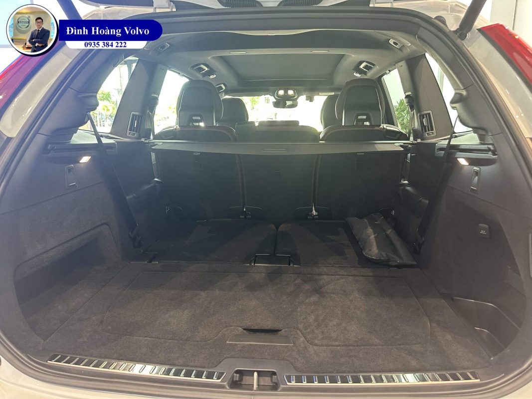 Hình ảnh thực tế chi tiết nội thất Volvo XC90 B6 và T8 Recharge Ultimate 2023 Màu nâu cà phê Maroon - Đình Hoàng Volvo