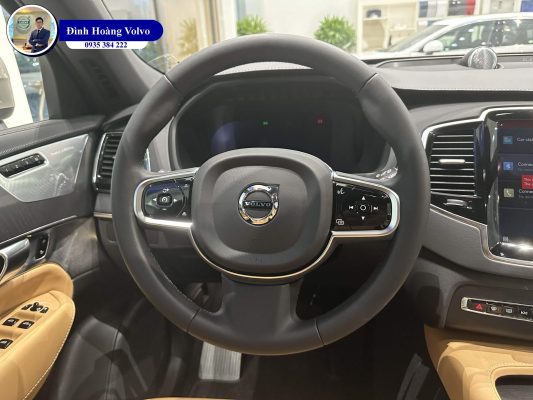 Hình ảnh thực tế chi tiết nội thất Volvo XC90 B6 và T8 Plug-in Hybrid Ultra 2025 Màu Vàng Amber - Đình Hoàng Volvo
