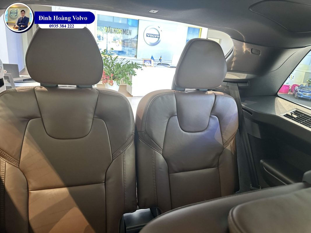 Hình ảnh thực tế chi tiết nội thất Volvo XC90 B6 và T8 Recharge Ultimate 2023 Màu nâu cà phê Maroon - Đình Hoàng Volvo
