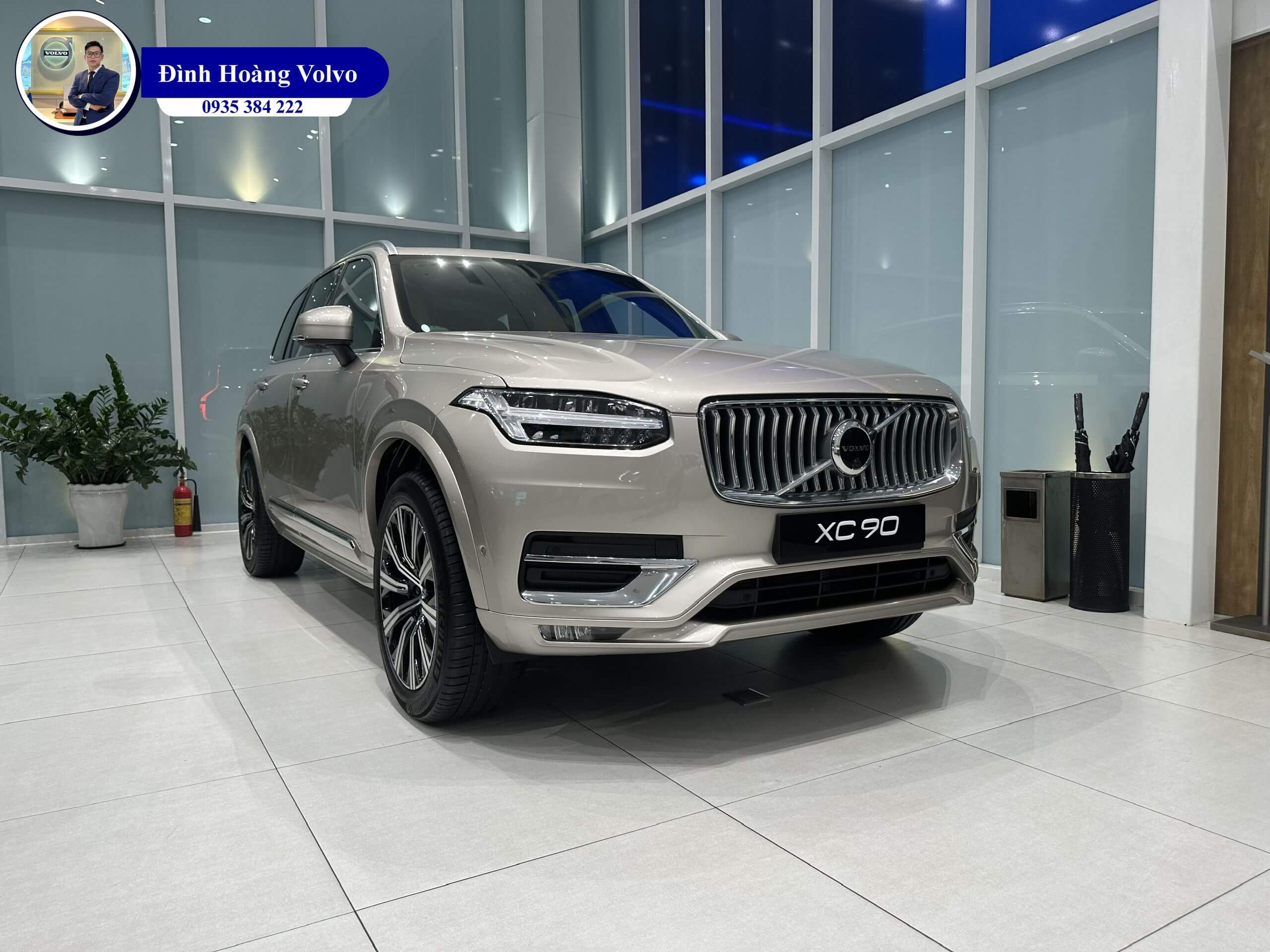 Hình ảnh thực tế chi tiết XC90 B6 Ultimate màu Vàng Đồng Bright Dusk Nội thất Nâu tại Đà Nẵng - Đình Hoàng Volvo