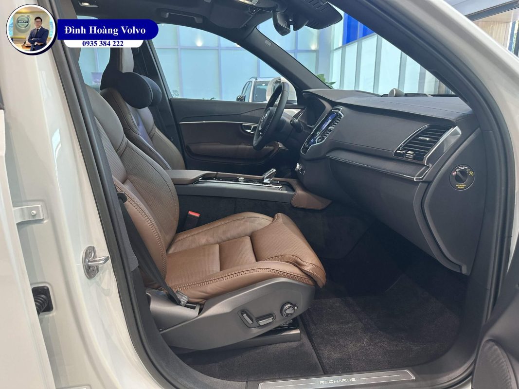 Hình ảnh thực tế chi tiết Volvo XC90 T8 Recharge Ultimate 2023 Màu Trắng Nội thất Nâu tại Đà Nẵng - Đình Hoàng Volvo