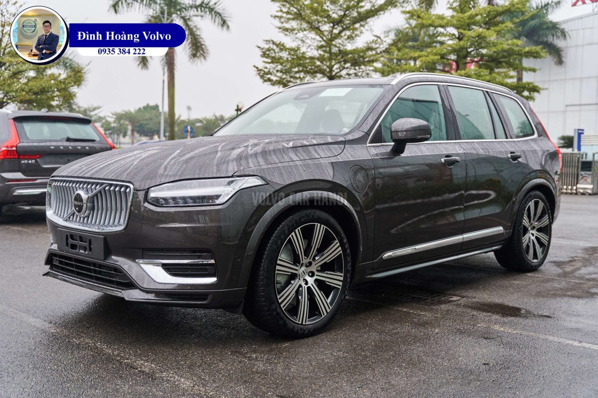 Hình ảnh thực tế chi tiết XC90 T8 Plug-in Hybrid Ultra 2023 Màu Xám Nâu Platinum Grey nội thất Nâu Maroon và Vàng Amber - Đình Hoàng Volvo