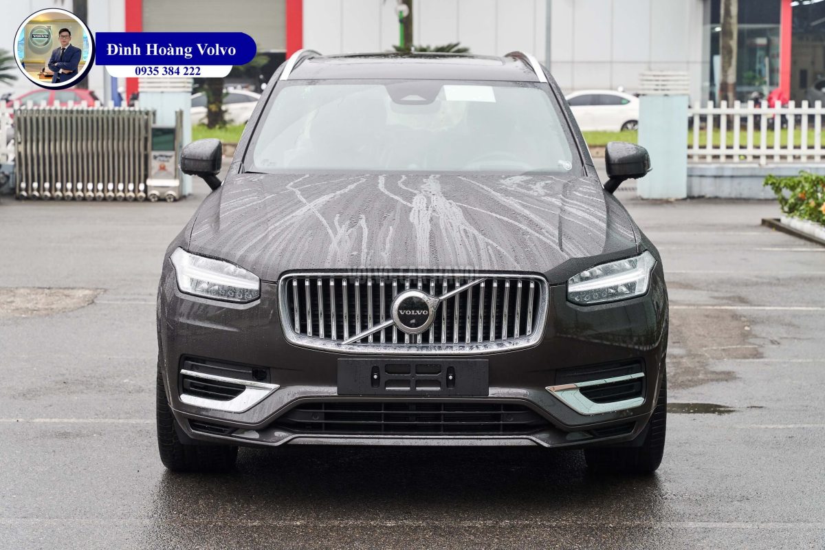 Hình ảnh thực tế chi tiết XC90 T8 Plug-in Hybrid Ultra 2023 Màu Xám Nâu Platinum Grey nội thất Nâu Maroon và Vàng Amber - Đình Hoàng Volvo