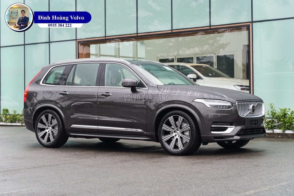 Hình ảnh thực tế chi tiết XC90 T8 Plug-in Hybrid Ultra 2023 Màu Xám Nâu Platinum Grey nội thất Nâu Maroon và Vàng Amber - Đình Hoàng Volvo