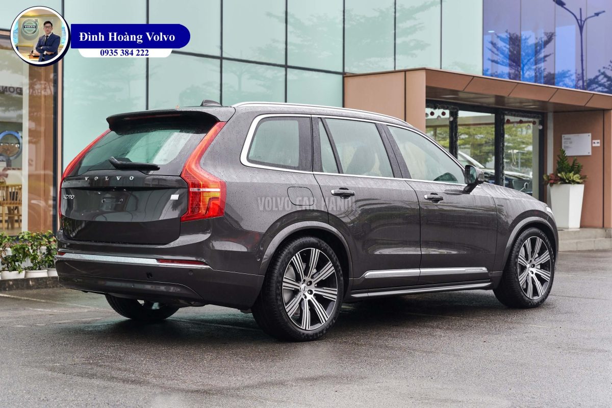 Hình ảnh thực tế chi tiết XC90 T8 Plug-in Hybrid Ultra 2023 Màu Xám Nâu Platinum Grey nội thất Nâu Maroon và Vàng Amber - Đình Hoàng Volvo