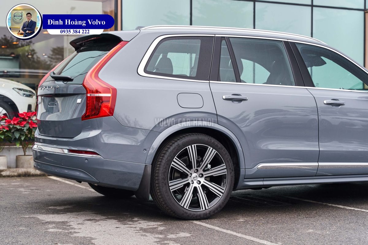 Hình ảnh thực tế chi tiết XC90 T8 Plug-in Hybrid Ultra 2023 Màu Xám Xi Măng Thunder Grey nội thất Nâu Maroon và Vàng Amber - Đình Hoàng Volvo
