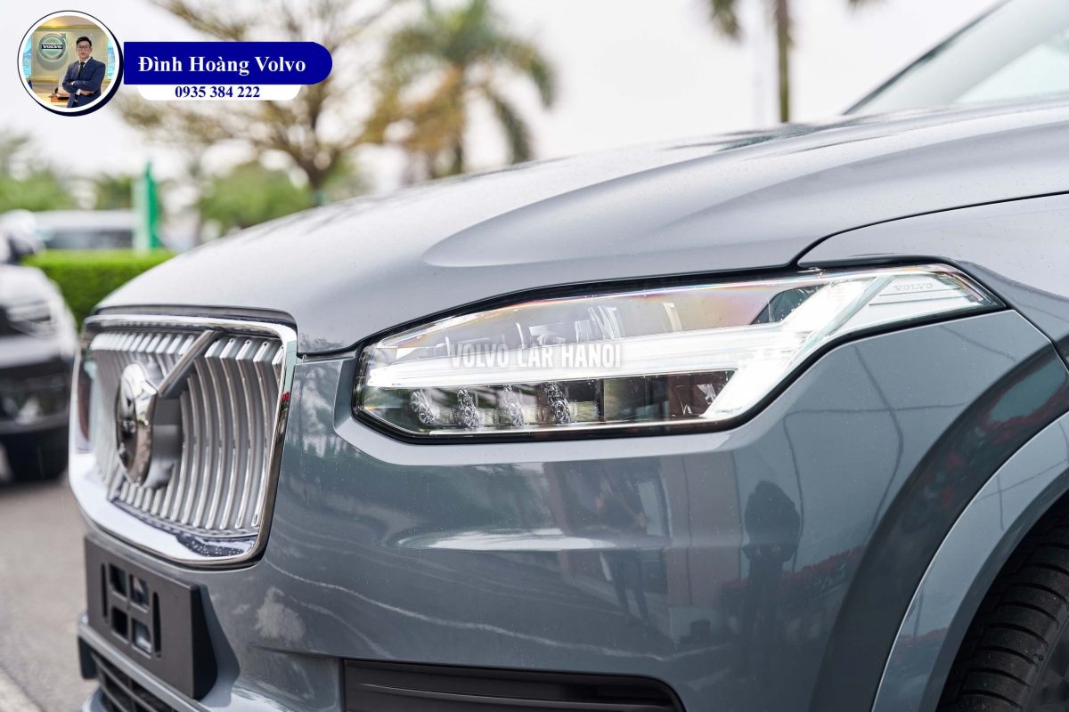 Hình ảnh thực tế chi tiết XC90 T8 Plug-in Hybrid Ultra 2023 Màu Xám Xi Măng Thunder Grey nội thất Nâu Maroon và Vàng Amber - Đình Hoàng Volvo