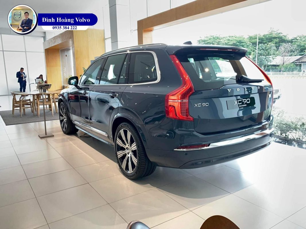 Hình ảnh thực tế chi tiết XC90 T8 Recharge Ultimate 2023 Màu Xanh Denim Blue nội thất Nâu Maroon và Vàng Amber - Đình Hoàng Volvo