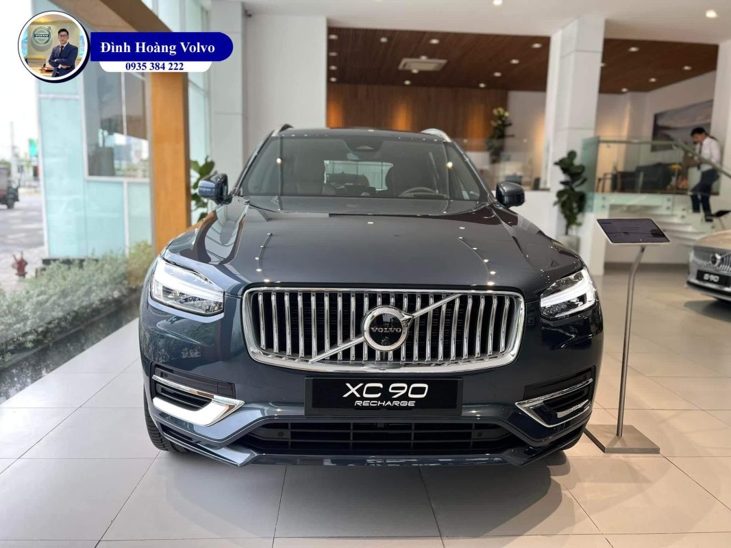 Hình ảnh thực tế chi tiết XC90 T8 Recharge Ultimate 2023 Màu Xanh Denim Blue nội thất Nâu Maroon và Vàng Amber - Đình Hoàng Volvo