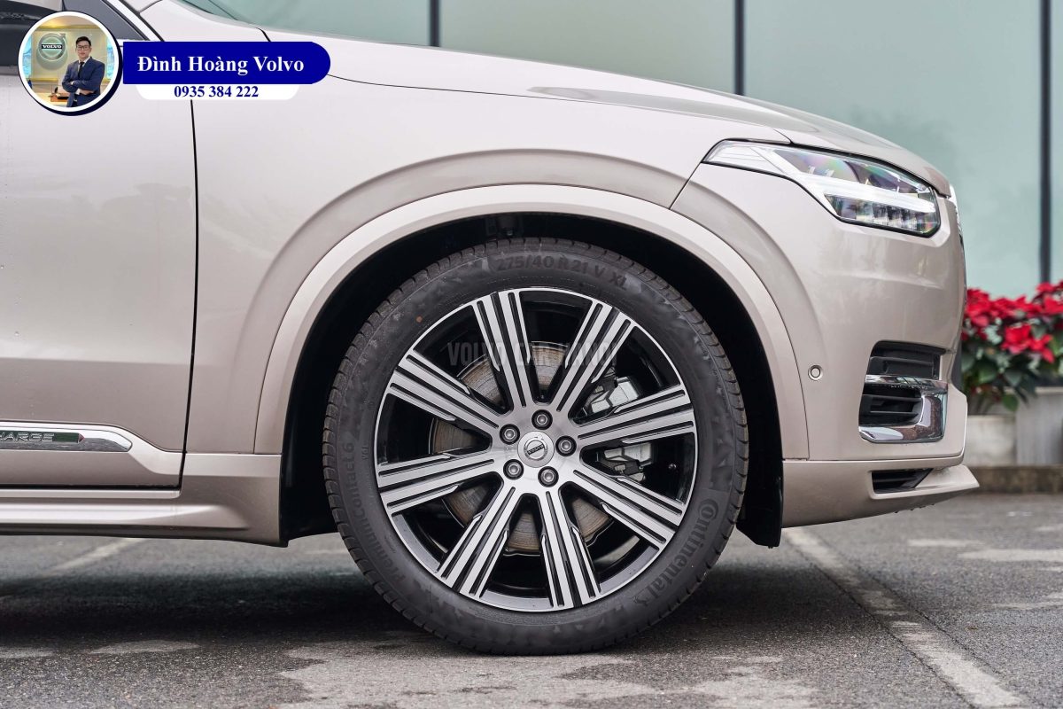 Hình ảnh thực tế chi tiết XC90 T8 Plug-in Hybrid Ultra 2023 Vàng Đồng Bright Dusk nội thất Nâu Maroon và Vàng Amber - Đình Hoàng Volvo