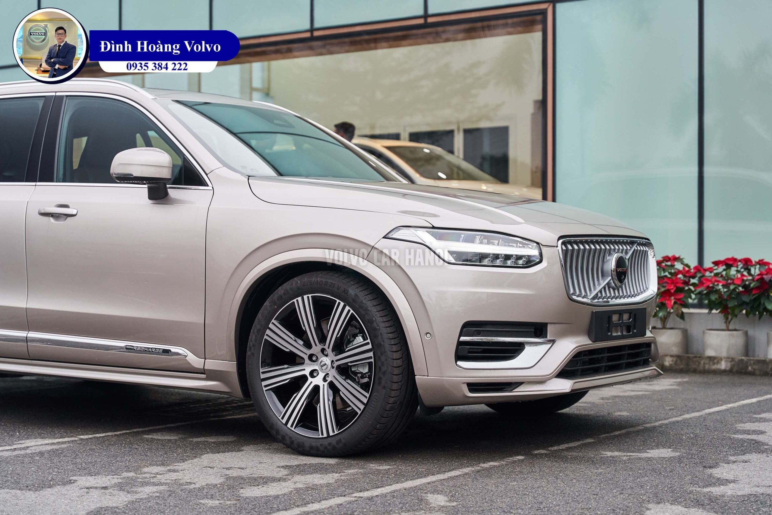 Hình ảnh thực tế chi tiết XC90 T8 Recharge Ultimate 2023 Vàng Đồng Bright Dusk nội thất Nâu Maroon và Vàng Amber - Đình Hoàng Volvo