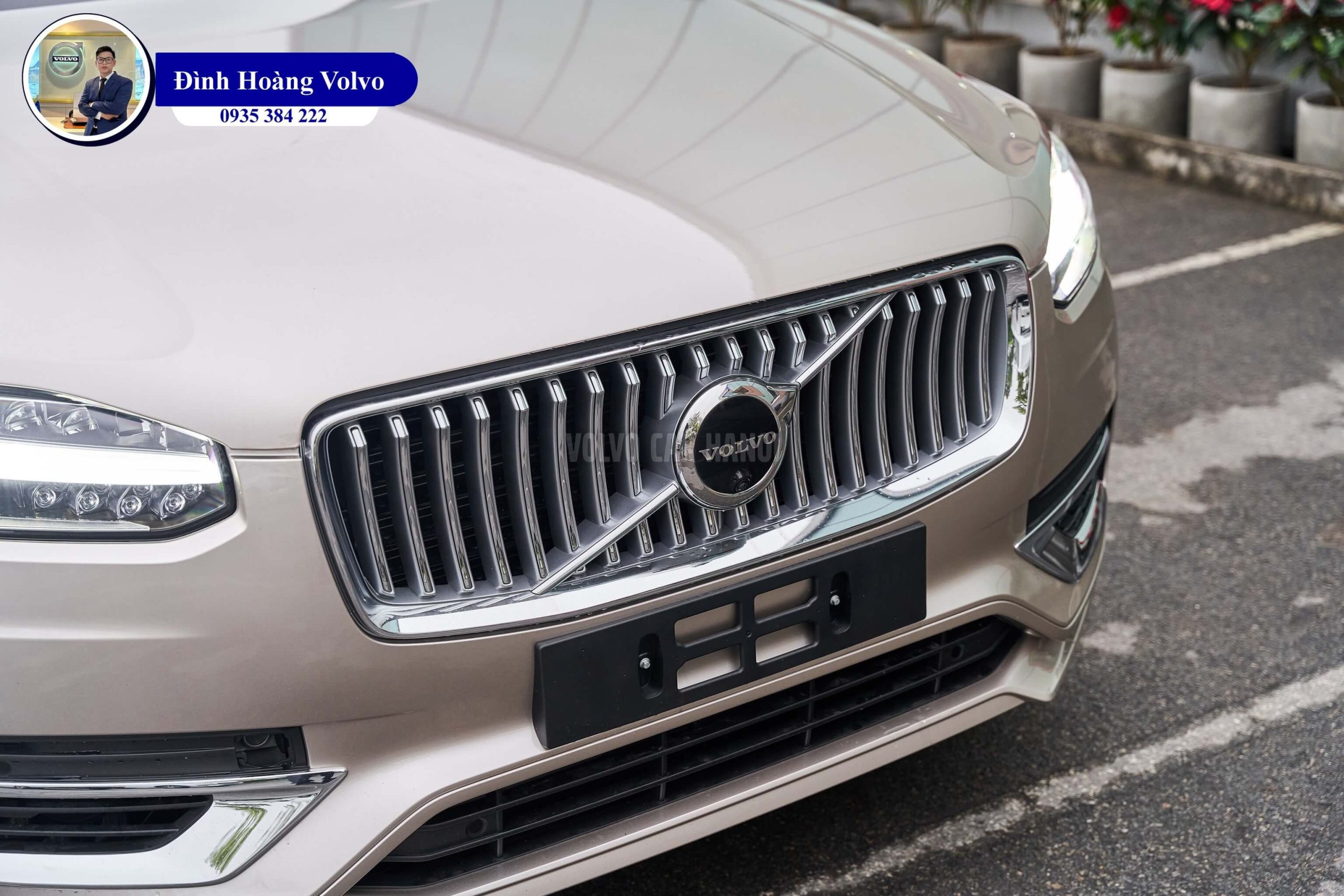 Hình ảnh thực tế chi tiết XC90 T8 Recharge Ultimate 2023 Vàng Đồng Bright Dusk nội thất Nâu Maroon và Vàng Amber - Đình Hoàng Volvo