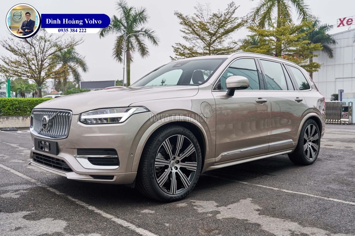 Hình ảnh thực tế chi tiết XC90 T8 Plug-in Hybrid Ultra 2023 Vàng Đồng Bright Dusk nội thất Nâu Maroon và Vàng Amber - Đình Hoàng Volvo 