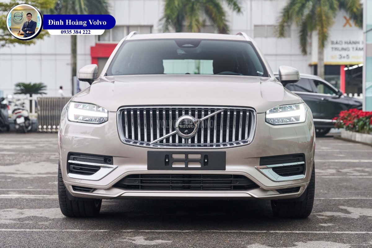 Hình ảnh thực tế chi tiết XC90 T8 Plug-in Hybrid Ultra 2023 Vàng Đồng Bright Dusk nội thất Nâu Maroon và Vàng Amber - Đình Hoàng Volvo 