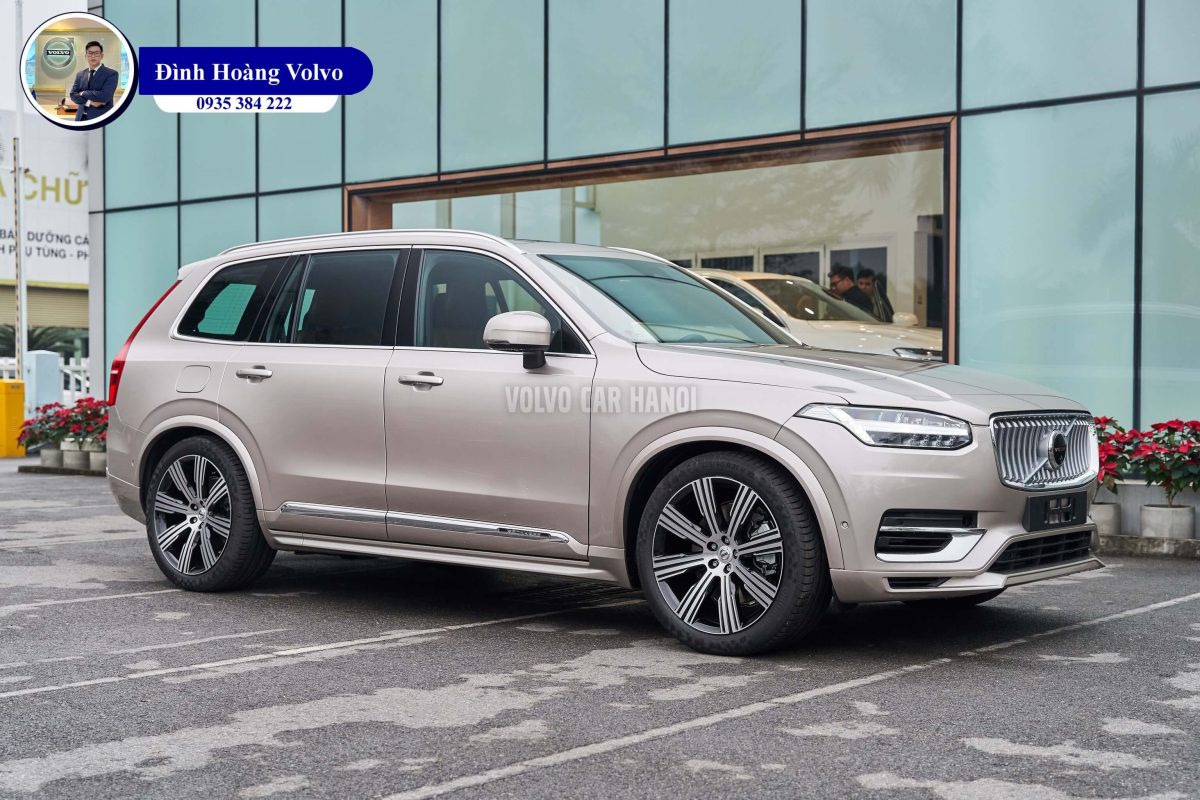 Hình ảnh thực tế chi tiết XC90 T8 Plug-in Hybrid Ultra 2023 Vàng Đồng Bright Dusk nội thất Nâu Maroon và Vàng Amber - Đình Hoàng Volvo