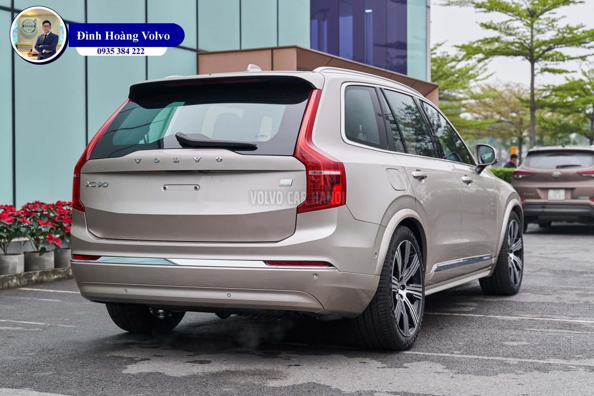 Hình ảnh thực tế chi tiết XC90 T8 Plug-in Hybrid Ultra 2023 Vàng Đồng Bright Dusk nội thất Nâu Maroon và Vàng Amber - Đình Hoàng Volvo