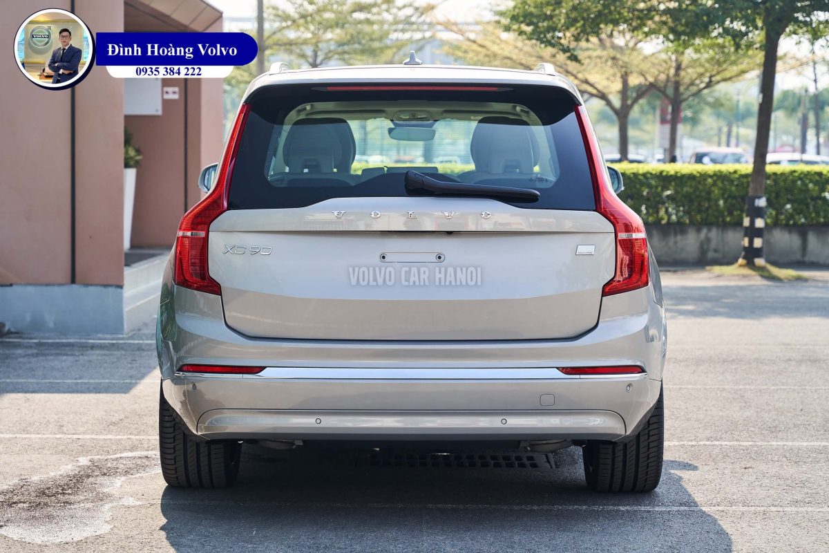 Hình ảnh thực tế chi tiết XC90 T8 Plug-in Hybrid Ultra Màu Bạc Sliver Dawn nội thất Nâu Maroon và Vàng Amber - Đình Hoàng Volvo