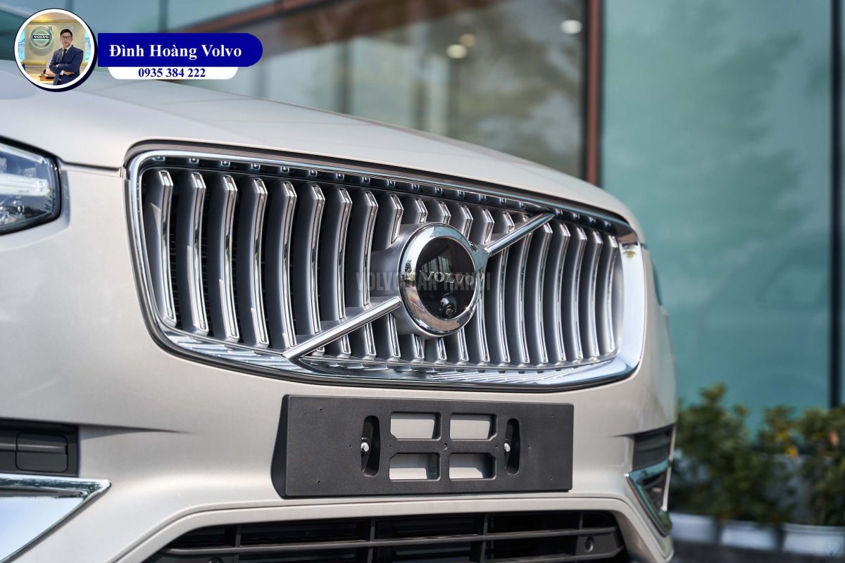 Hình ảnh thực tế chi tiết XC90 T8 Plug-in Hybrid Ultra Màu Bạc Sliver Dawn nội thất Nâu Maroon và Vàng Amber - Đình Hoàng Volvo