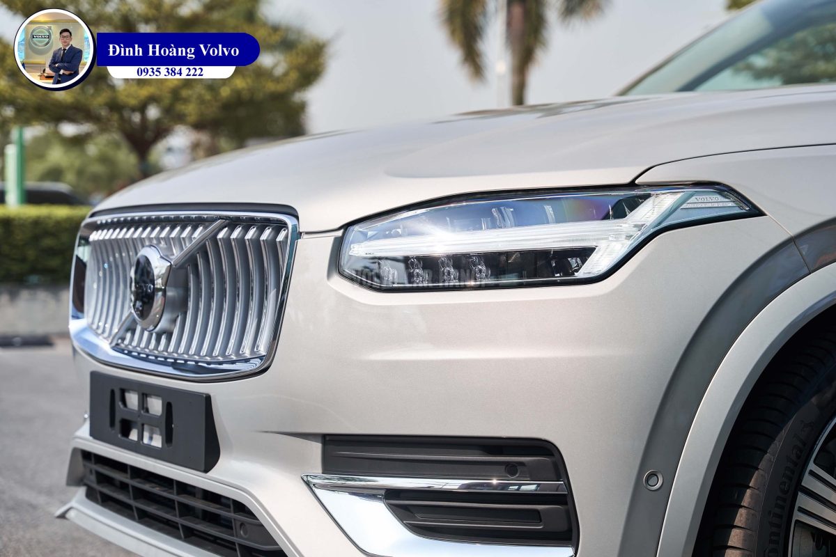 Hình ảnh thực tế chi tiết XC90 T8 Plug-in Hybrid Ultra Màu Bạc Sliver Dawn nội thất Nâu Maroon và Vàng Amber - Đình Hoàng Volvo