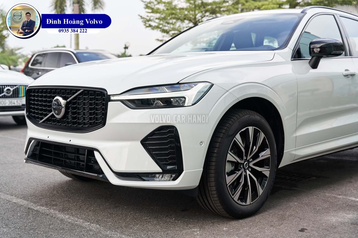 Hình ảnh thực tế chi tiết nội thất Volvo XC60 B6 Ultimate Dark 2023 Màu Trắng Platinium White Nội thất màu Đen Charcoal - Volvo Đà Nẵng