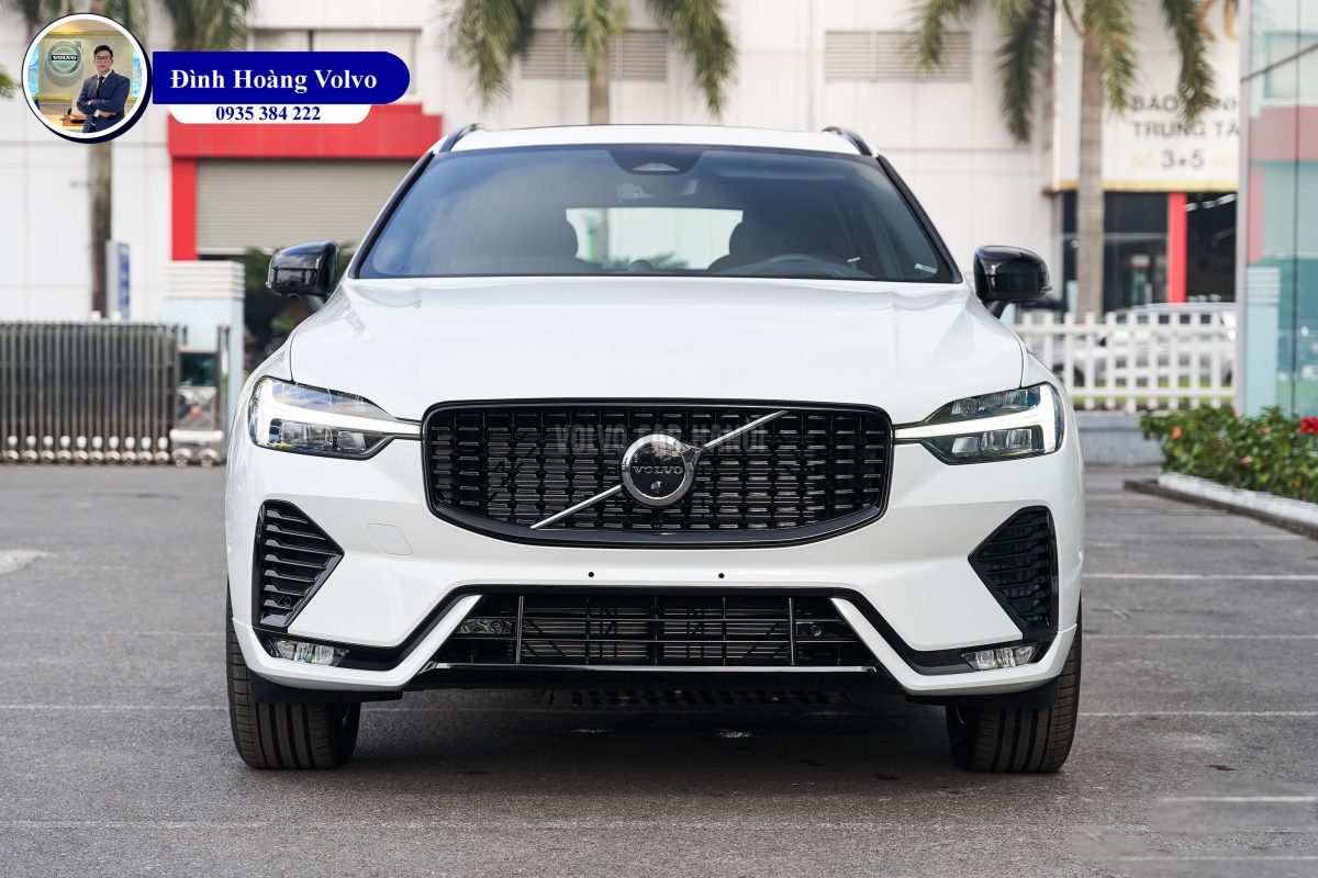 Hình ảnh thực tế chi tiết nội thất Volvo XC60 B6 Ultimate Dark 2023 Màu Trắng Platinium White Nội thất màu Đen Charcoal - Volvo Đà Nẵng