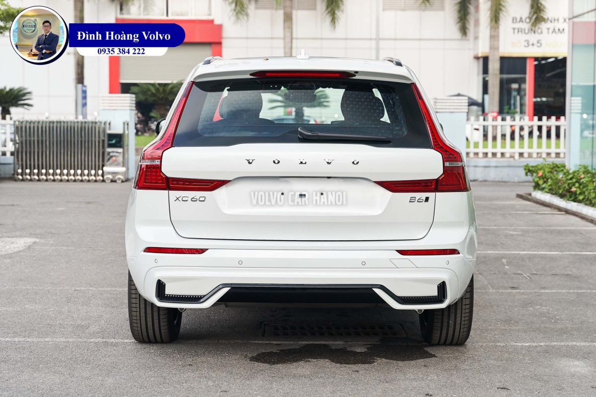 Hình ảnh thực tế chi tiết nội thất Volvo XC60 B6 Ultimate Dark 2023 Màu Trắng Platinium White Nội thất màu Đen Charcoal - Volvo Đà Nẵng