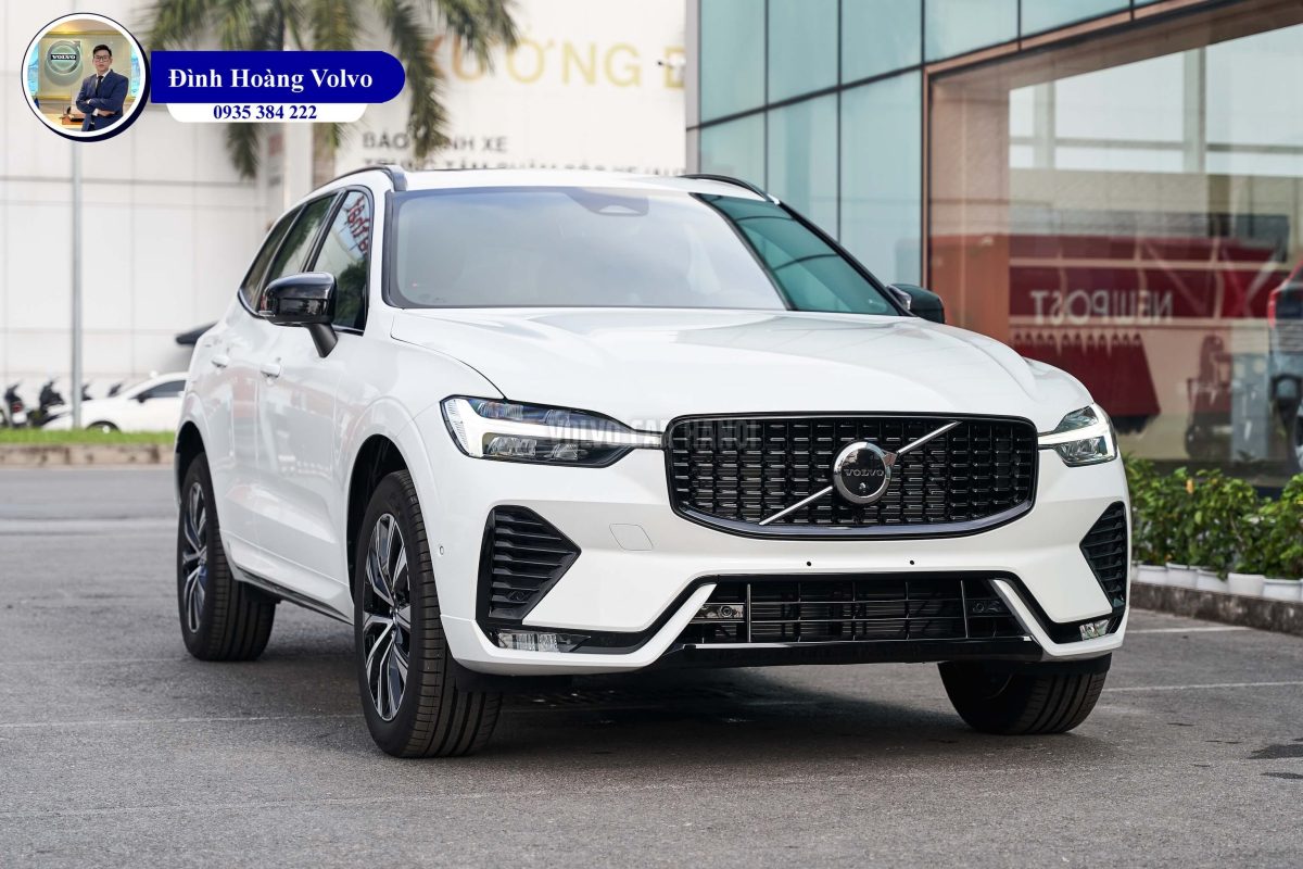 Hình ảnh thực tế chi tiết nội thất Volvo XC60 B6 Ultimate Dark 2023 Màu Trắng Platinium White Nội thất màu Đen Charcoal - Volvo Đà Nẵng