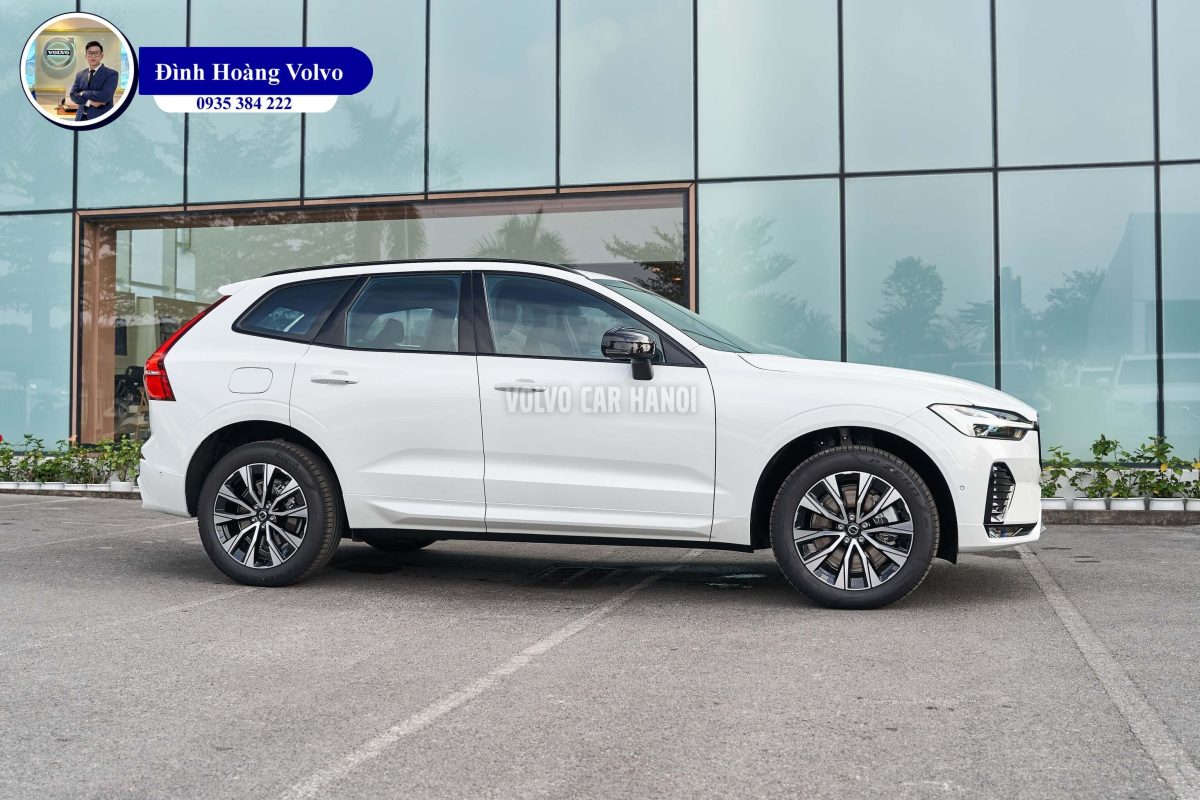 Hình ảnh thực tế chi tiết nội thất Volvo XC60 B6 Ultimate Dark 2023 Màu Trắng Platinium White Nội thất màu Đen Charcoal - Volvo Đà Nẵng