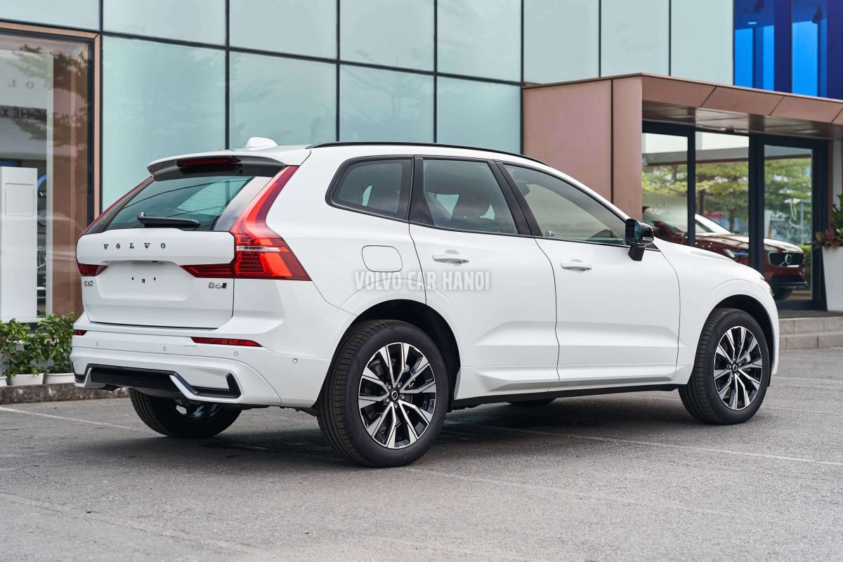 Hình ảnh thực tế chi tiết nội thất Volvo XC60 B6 Ultimate Dark 2023 Màu Trắng Platinium White Nội thất màu Đen Charcoal - Volvo Đà Nẵng