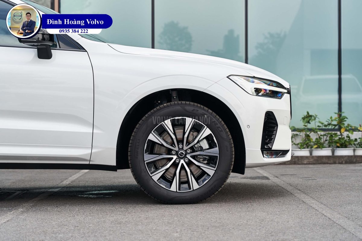 Hình ảnh thực tế chi tiết nội thất Volvo XC60 B6 Ultimate Dark 2023 Màu Trắng Platinium White Nội thất màu Đen Charcoal - Volvo Đà Nẵng