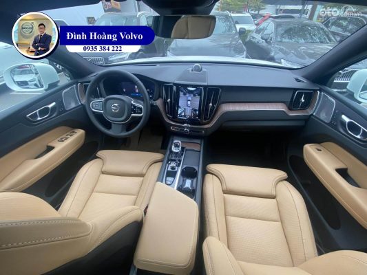 Hình ảnh thực tế chi tiết nội thất Volvo XC60 B6 và T8 Plug-in Hybrid Ultra Màu Vàng Amber 2025 - Đình Hoàng Volvo