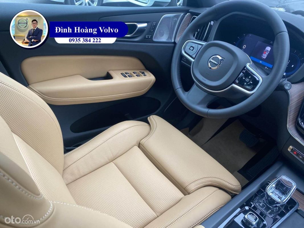 Hình ảnh thực tế chi tiết nội thất Volvo XC60 B6 và T8 Recharge Ultimate 2023 Màu Vàng Amber - Đình Hoàng Volvo