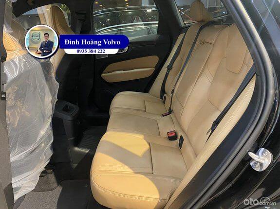 Hình ảnh thực tế chi tiết nội thất Volvo XC60 B6 và T8 Recharge Ultimate 2023 Màu Vàng Amber - Đình Hoàng Volvo